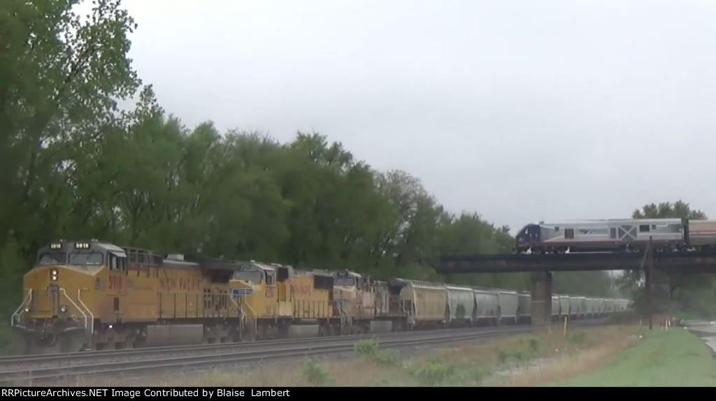 Amtrak 318 passing over UP GS3GEV